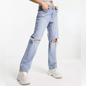 ASOS DESIGN loose straight jeans in light blue 26 waist 30 length. Size 2